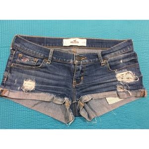 HOLLISTER dark wash jean shorts size 1.